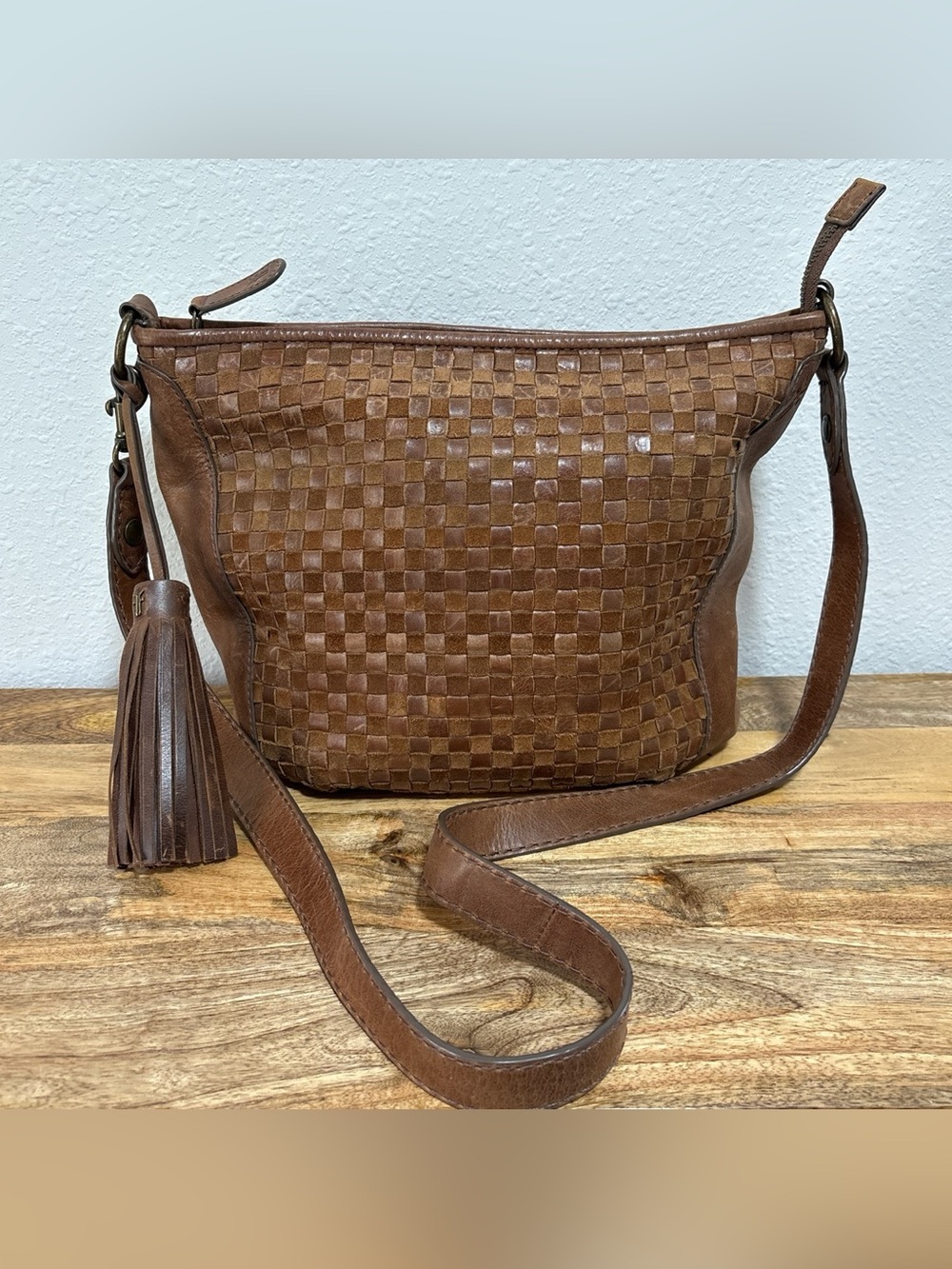 Frye Oriana Woven Leather Crossbody Hobo Purse Shoulder Bag Cognac Brown